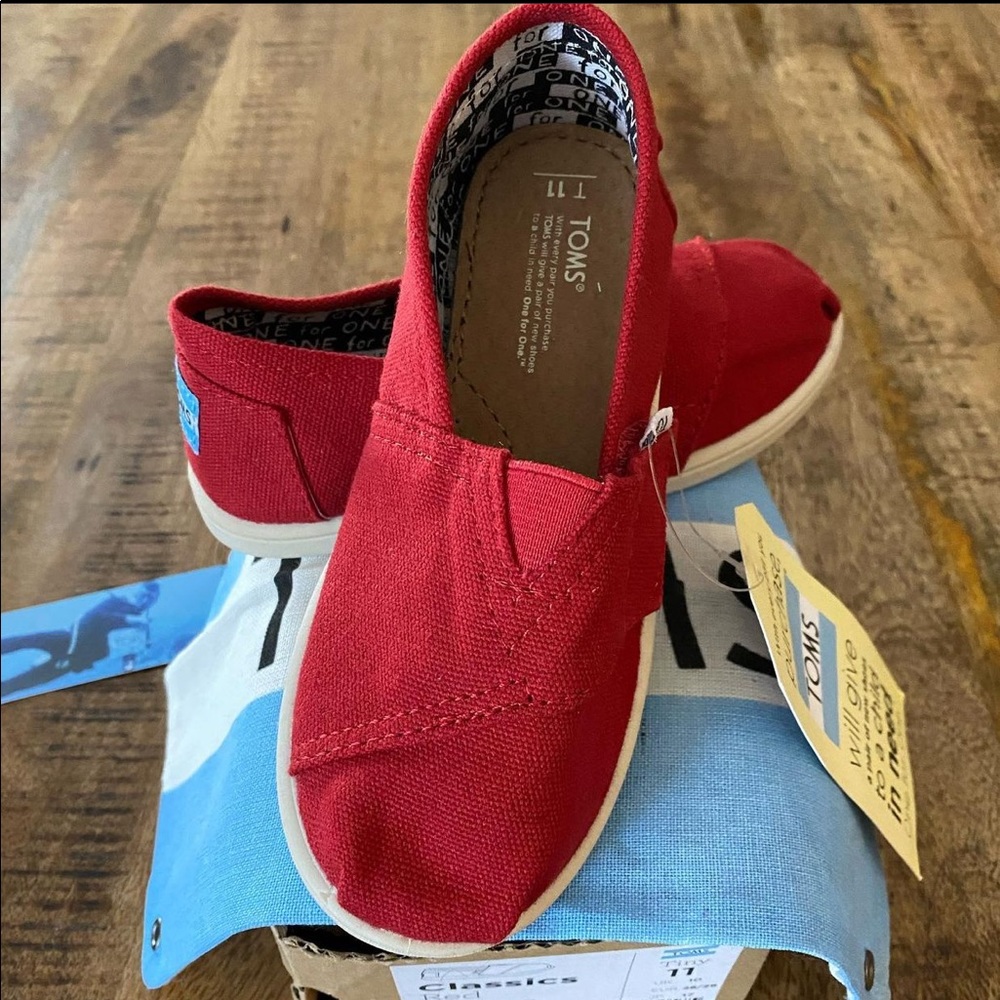 Kids Toms New Size 11